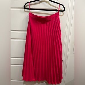 Pink pleated skirt